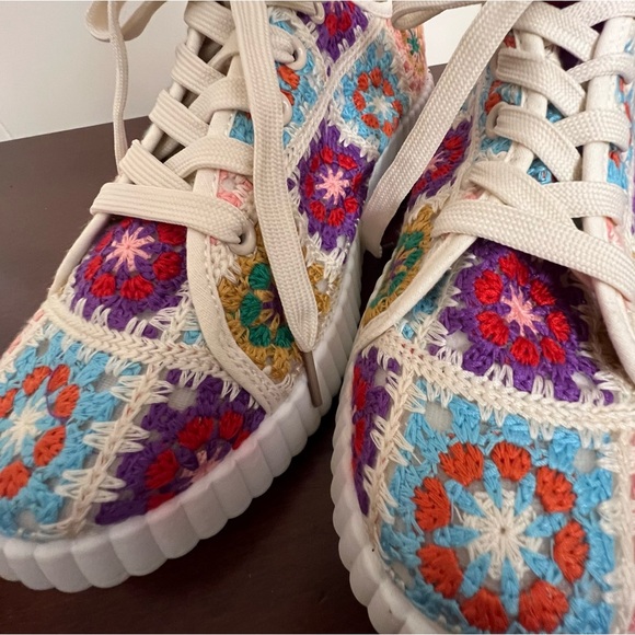 Taxi crochet platform sneaker  colorful boho bohemian grandma patch 7.5 NWOT - Picture 5 of 10